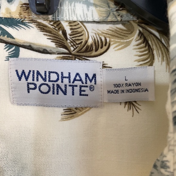 Windham Pointe Men’s L Short Sleeve Tropical button Down - Picture 3 of 11